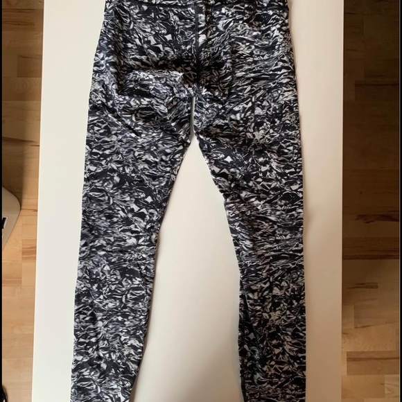 Wunder Under leggings 🖤🤍 - Picture 2 of 3